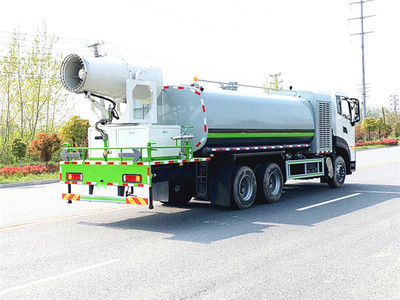 灑水噴霧車(chē) 城市環(huán)境治理的多功能利器
